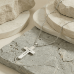 Collier Croix, style intemporel en nacre
