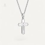 Bijou Croix Nacré au design raffiné