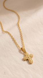 Bijou croix vintage, touche rétro à votre tenue