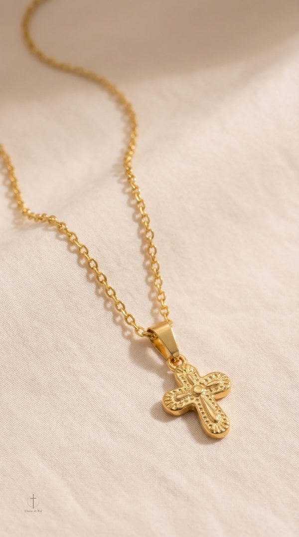 Bijou croix vintage, touche rétro à votre tenue