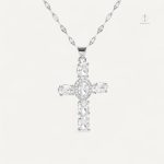 Bijou croix avec détails en zirconium scintillant