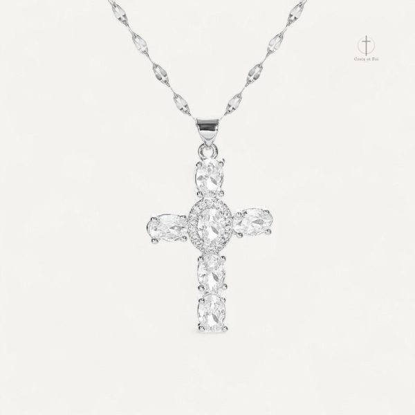 Bijou croix avec détails en zirconium scintillant