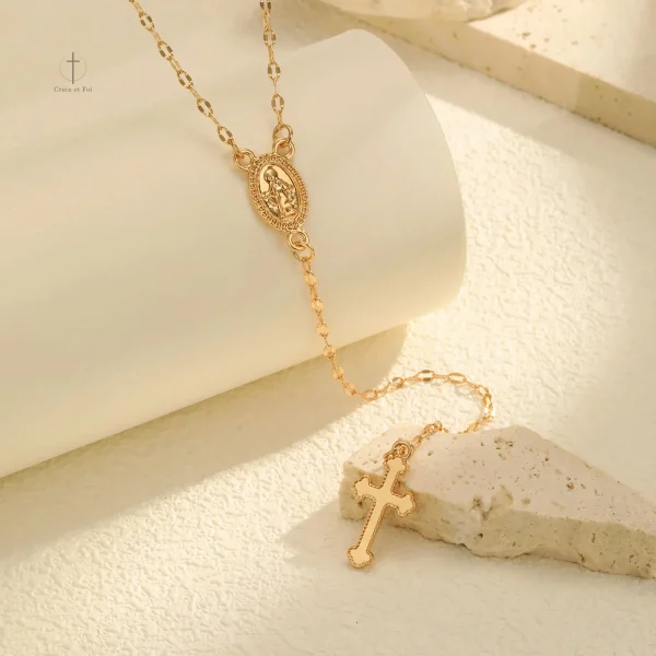 Rosaire en collier avec croix ornementale