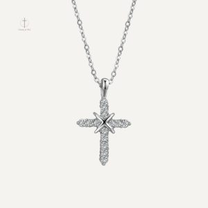 Collier Croix en or rose élégant et moderne