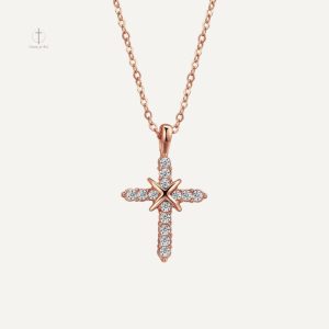 Collier Croix minimaliste en finition or rose raffinée