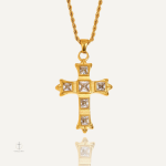 Collier Croix Royale en design élégant et raffiné