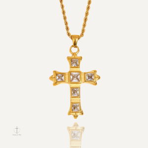 Collier Croix Royale en design élégant et raffiné