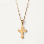 Collier Croix Royale en métal élégant et contemporain
