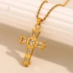 Collier Croix, pièce unique pour un look distingué