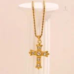 Accessoire Croix Royale, expression de foi et de mode