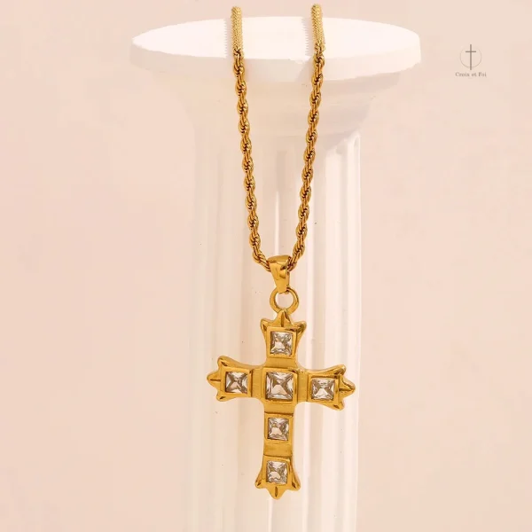 Accessoire Croix Royale, expression de foi et de mode