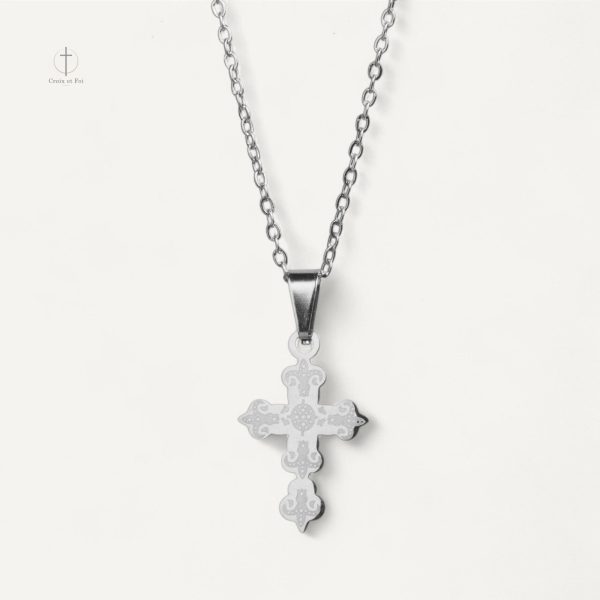 Bijou croix chic, parfait pour un style raffiné