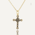 Collier Croix avec finition brillante