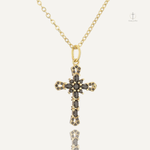 Collier Croix avec finition brillante