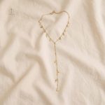 Collier sautoir chic avec croix décorative