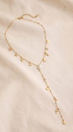 Bijou élégant : sautoir croix avec charms