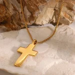Collier Croix Souveraine, symbole de foi et style