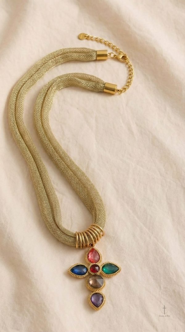 Bijou unique : collier maille tressée avec croix