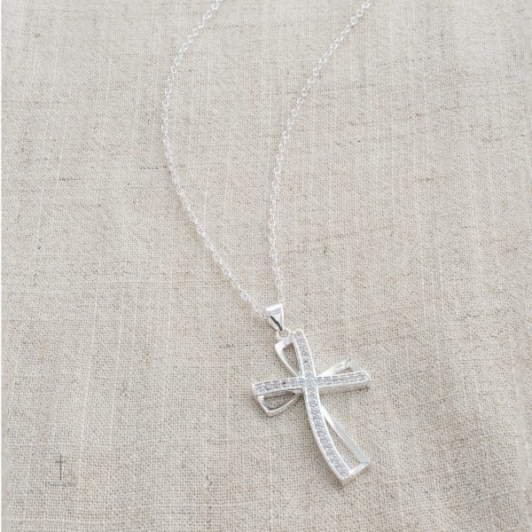 Collier moderne en forme de croix, original et stylé