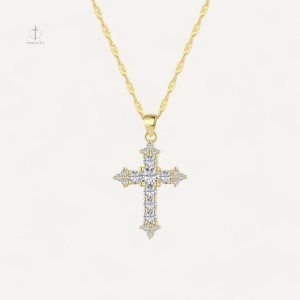 Collier Croix Traditionnelle en métal élégant