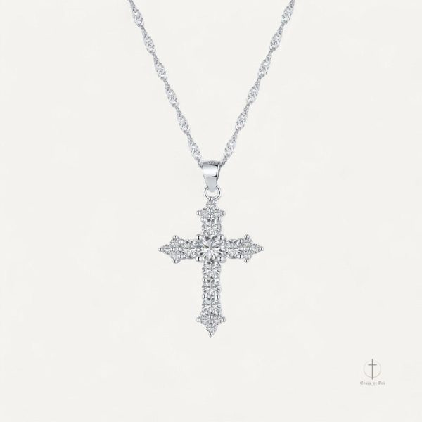 Bijou de cou Croix Traditionnelle intemporel