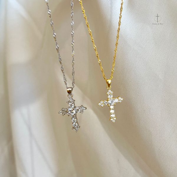 Élégant collier en croix pour toutes occasions