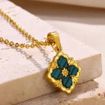 Collier tendance avec motif croix