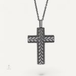 Collier Croix Tressée pour homme en design élégant