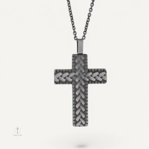 Collier Croix Tressée pour homme en design élégant