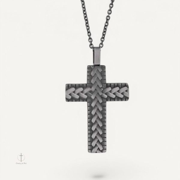 Collier Croix Tressée pour homme en design élégant