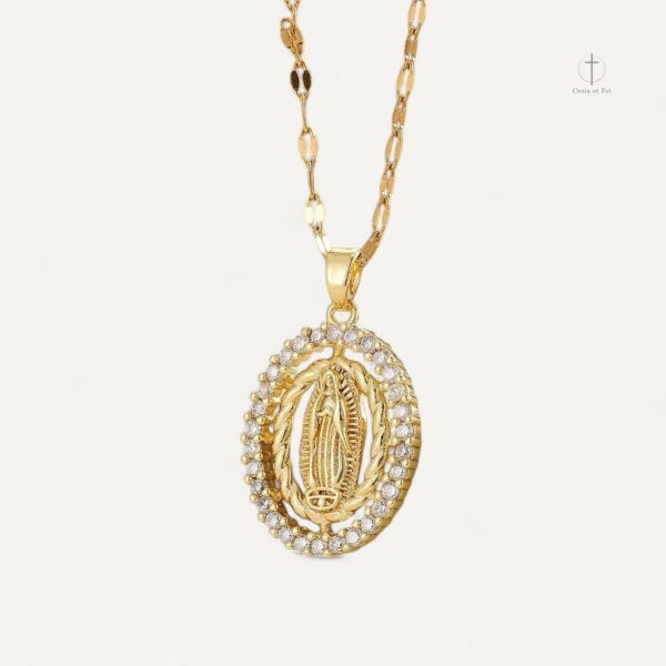 Collier Croix doré avec motif de la Vierge Marie