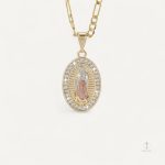 Collier Croix Vierge Marie en éclat doré