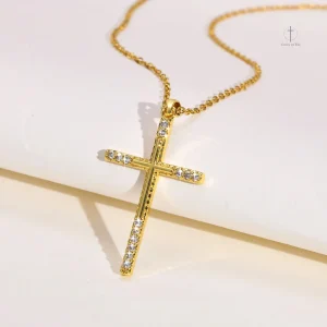 Collier en Zirconium Cubique, design croix raffiné
