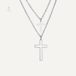 Collier minimaliste avec double motif de croix