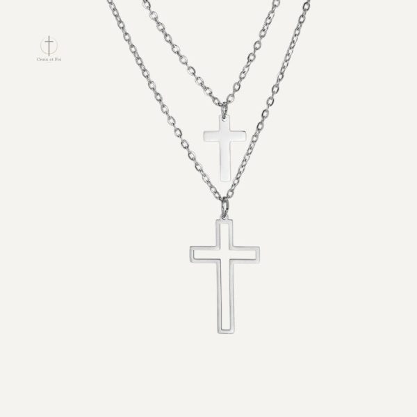 Collier minimaliste avec double motif de croix