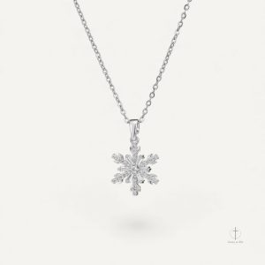 Collier tendance inspiré de la neige et de l'hiver
