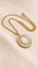 Accessoire religieux : collier Vierge Marie