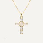 Collier croix avec pendentif en zirconiums scintillants