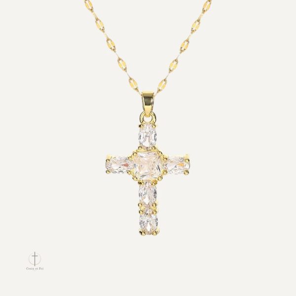 collier-pendentif-croix-avec-zirconiums-1 Collier croix avec pendentif en zirconiums scintillants