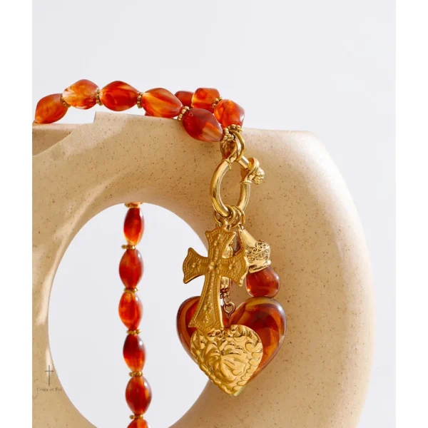 Bijou tendance : collier rouge avec croix décorative