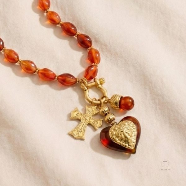 Collier avec croix et cœur, rouge translucide, unique