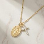 Collier avec Croix et image de la Vierge en Zircon
