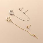 Design minimaliste : mono boucle d'oreille croix moderne