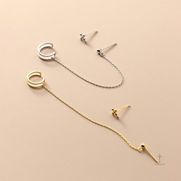 Design minimaliste : mono boucle d'oreille croix moderne