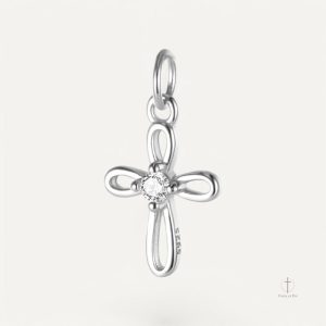 Bijou élégant en croix, argent et détails en zirconium