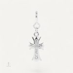 Pendentif en croix raffiné, idéal pour un cadeau spécial