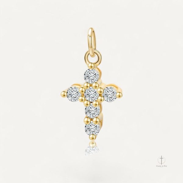 Pendentif Croix en Diamant élégant et raffiné