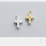 Accessoire Croix en diamant pour un look chic