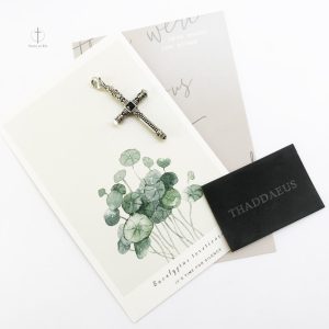 Accessoire religieux, pendentif croix stylisé pour homme