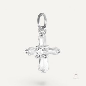Bijou croix romane, élégance intemporelle en pendentif